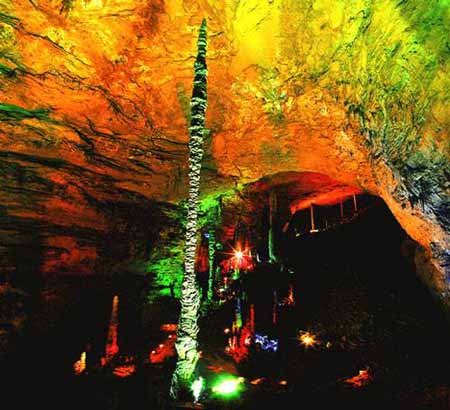 長(zhǎng)沙出發(fā)到溶洞奇觀黃龍洞、天門(mén)山、玻璃棧道、鳳凰古城九景往返三日游