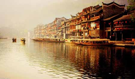 張家界國(guó)家森林公園、袁家界、天子山、大峽谷、玻璃橋、鳳凰古城兩晚三日游